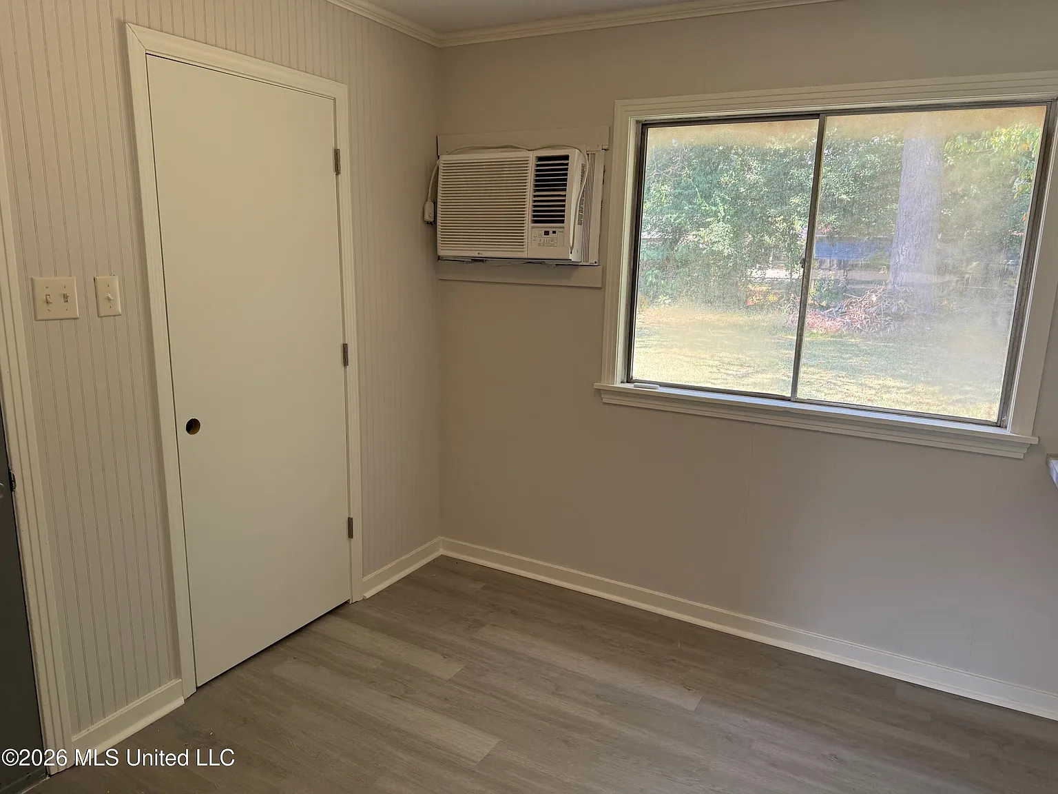 3 bed, 1.0 bath, 1054 sqft, $1,650 — Photo 4
