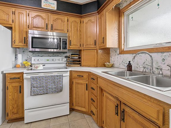 5th image of 424 W Water Street