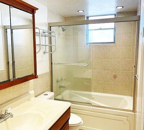 4th image of 2940 NE 203rd St APT C112