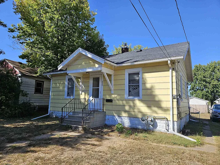 524 Upton Ave — Photo 1