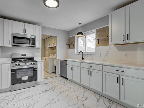 3rd image of 550 Roth Blvd