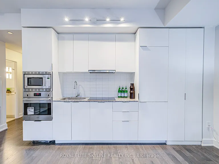 955 Bay St #310 — Photo 18