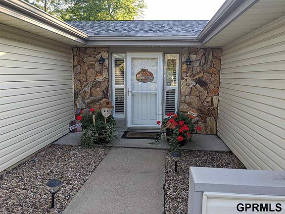 3rd image of 2734 Overlook Cir