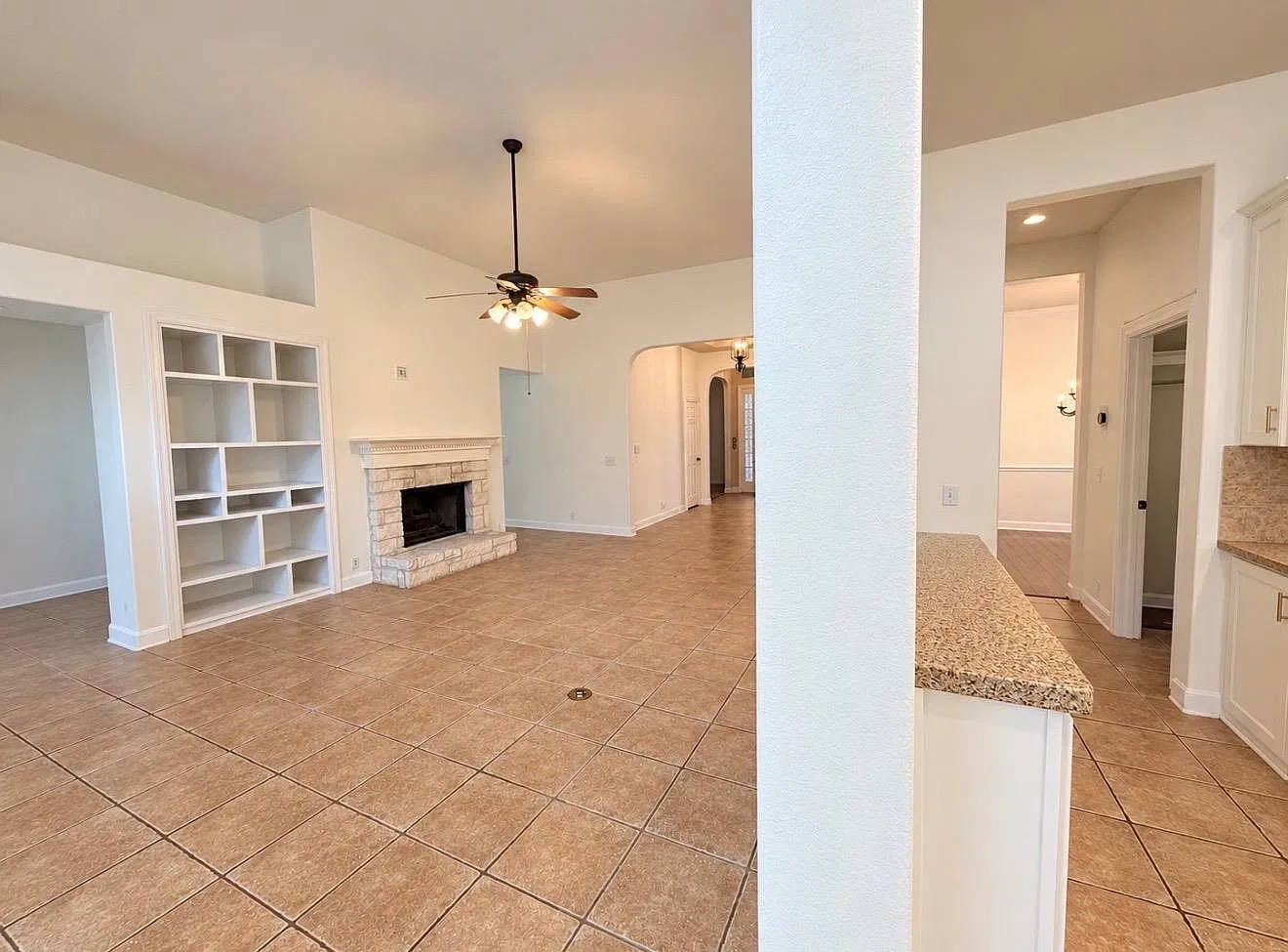 3 bed, 2.0 bath, 2485 sqft, $3,100 — Photo 4