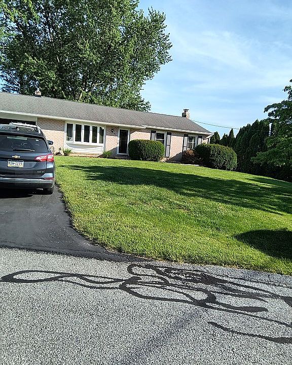 1st image of 4 Fairfax Cir