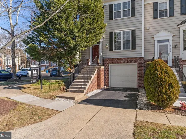 25450 Upper Clubhouse Dr, Chantilly, VA 20152