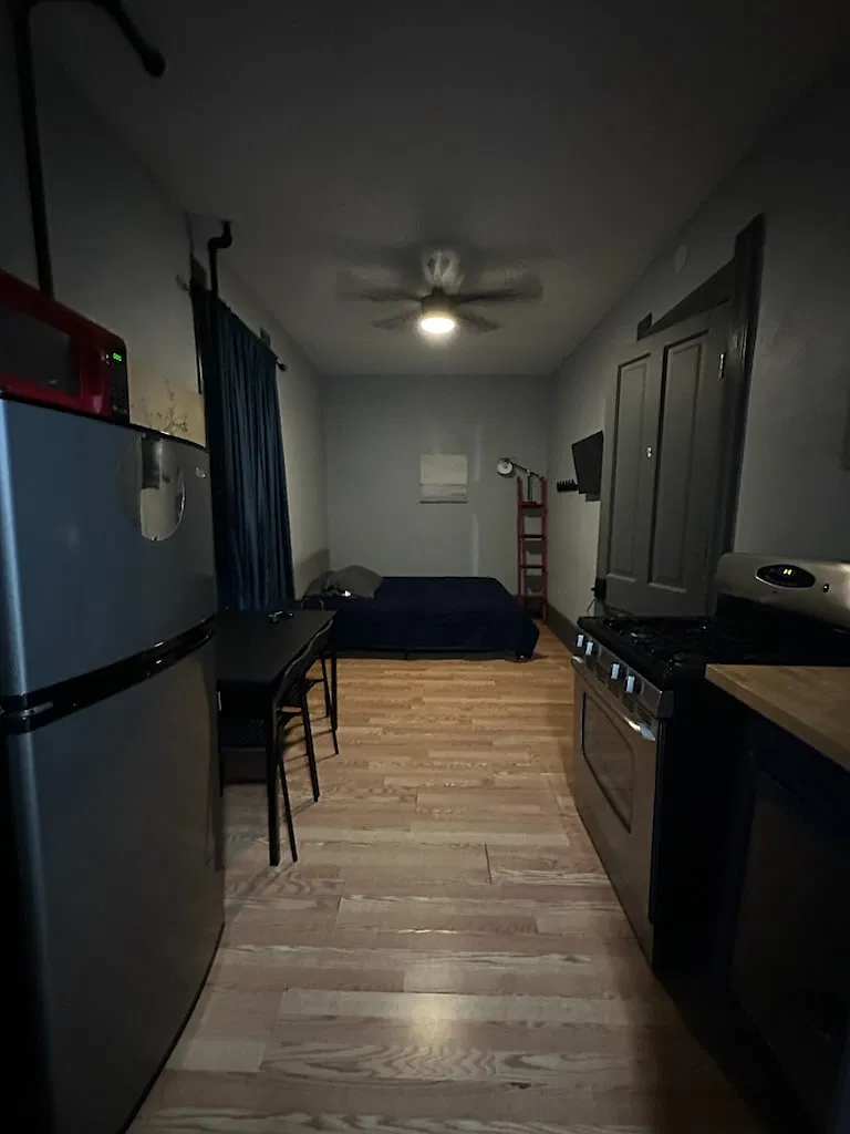 Studio, 400 sqft, $929 — Photo 1