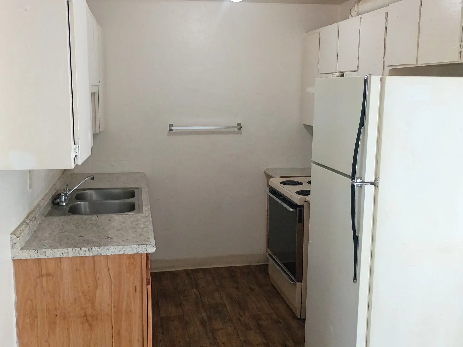 2 bed, 425 sqft, $1,275 — Photo 2