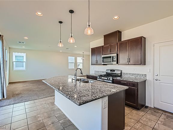 5th image of 5521 Desert Mirage St
