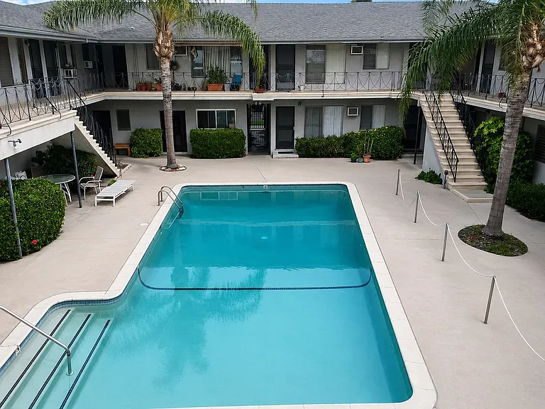 13437 Victory Blvd — Photo 8