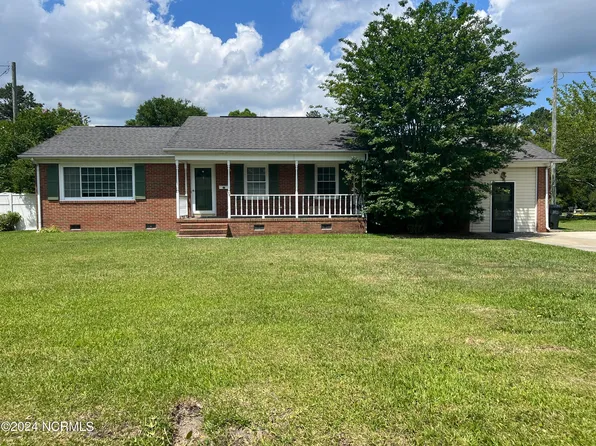 2406 N Hills Drive, New Bern, NC 28562