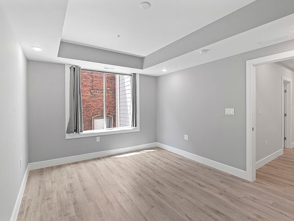5th image of 1633 N 2nd St Penthouse 605