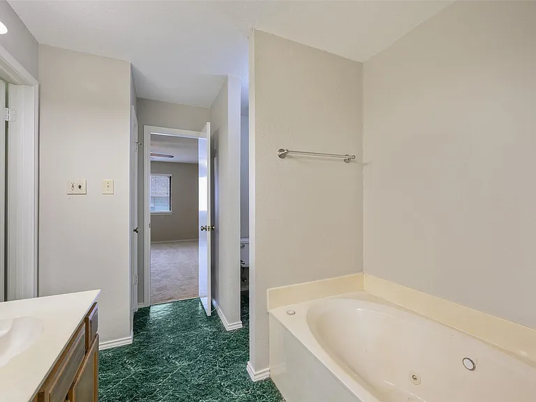 3404 Napolean Ct — Photo 17