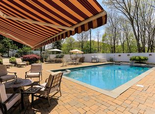 9 Little Pine Rd, Bedford Corners, NY 10549