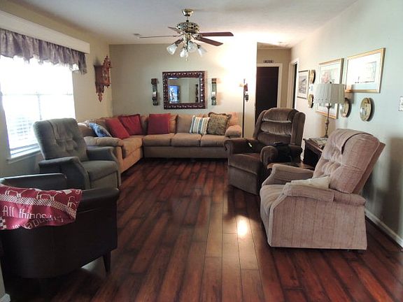 2nd image of 981 Osbon Dr