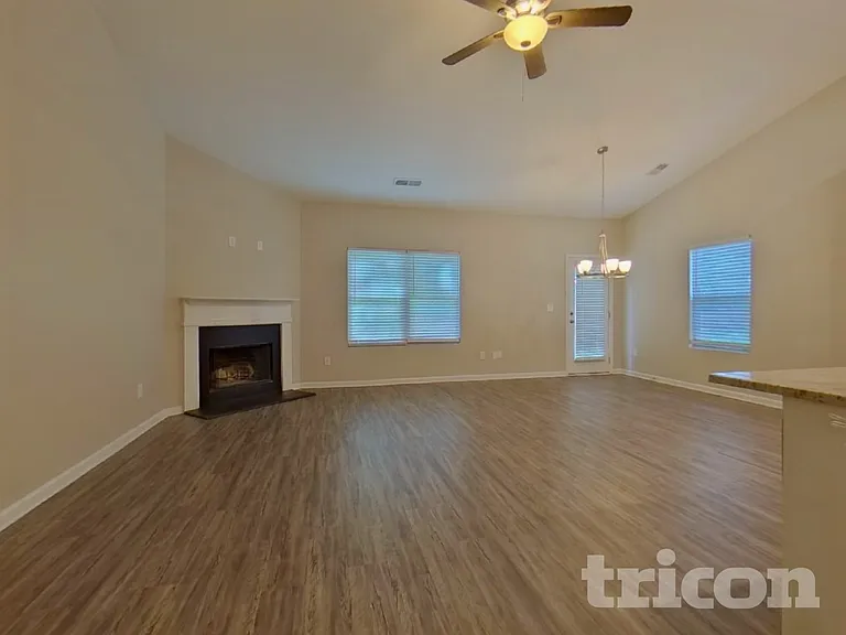 216 Stone Creek Ct — Photo 2