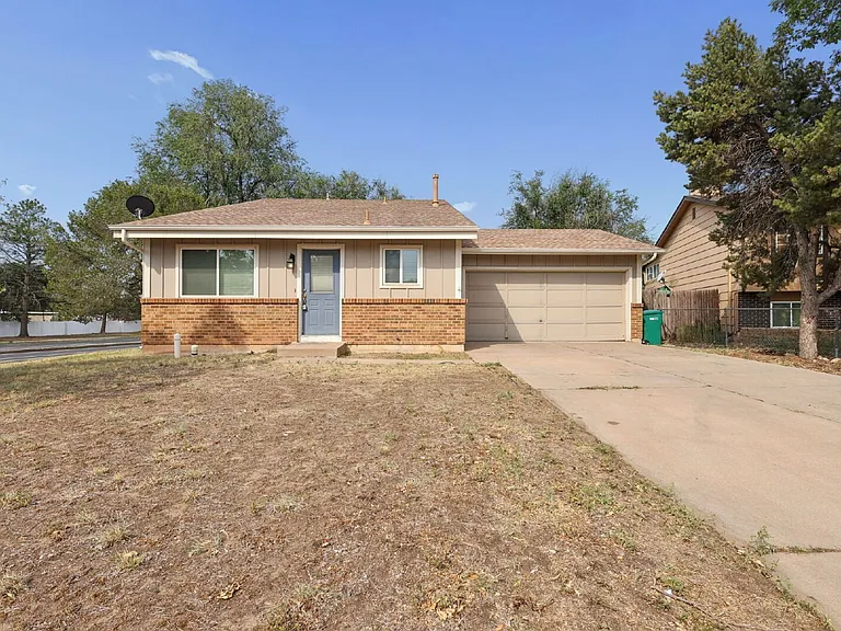 2390 Middleton Ct — Photo 3