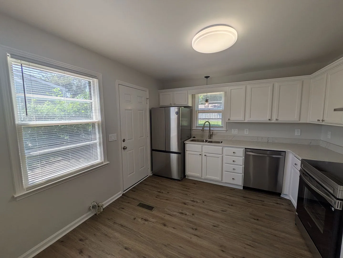 Renovated Woodbine Cottage — Photo 2