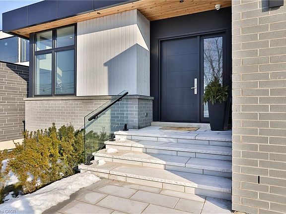 3rd image of 70 Upper Mount Albion Rd