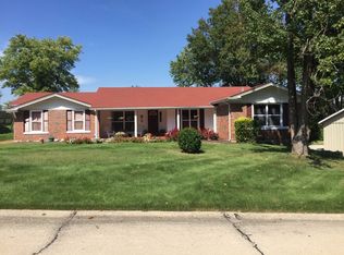 22 Club Grounds South Dr, Florissant, MO 63033