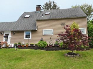 21 Potter Ln, Levittown, NY 11756