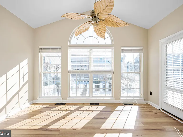 9320 Birch Cliff Dr — Photo 21
