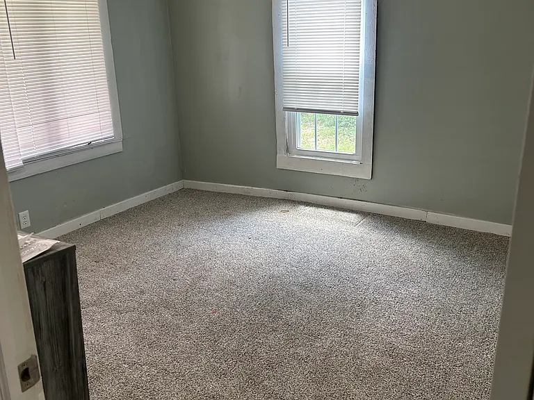 209 N Walnut St — Photo 4