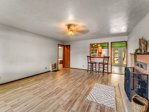 5th image of 455 NE 11th St