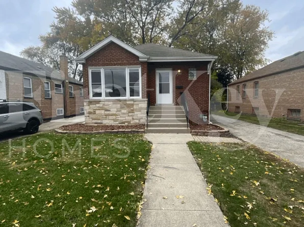 8912 S Sacramento Ave, Evergreen Park, IL 60805
