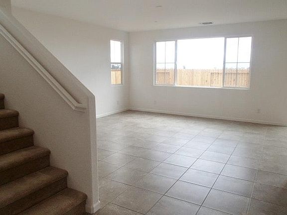 3rd image of 137 Wisteria Cir