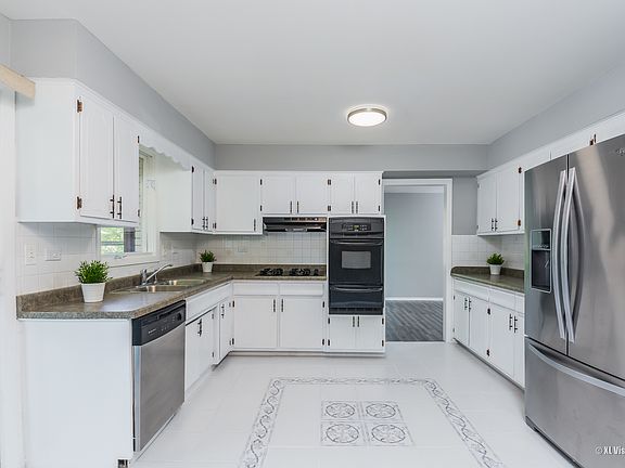 3rd image of 9858 S 88th Ave