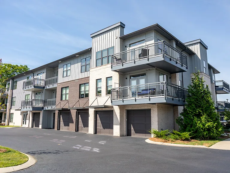 One Riverside Apartments — Photo 20