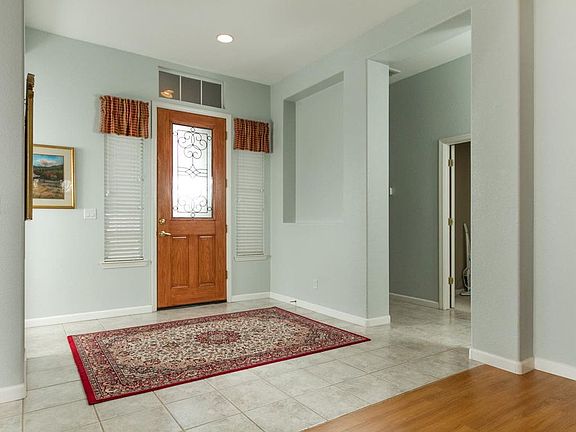3rd image of 2527 Somerset Way