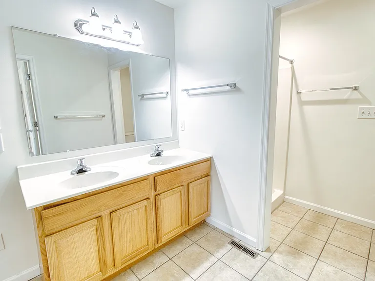 19 Berkshire Ln #101 — Photo 20