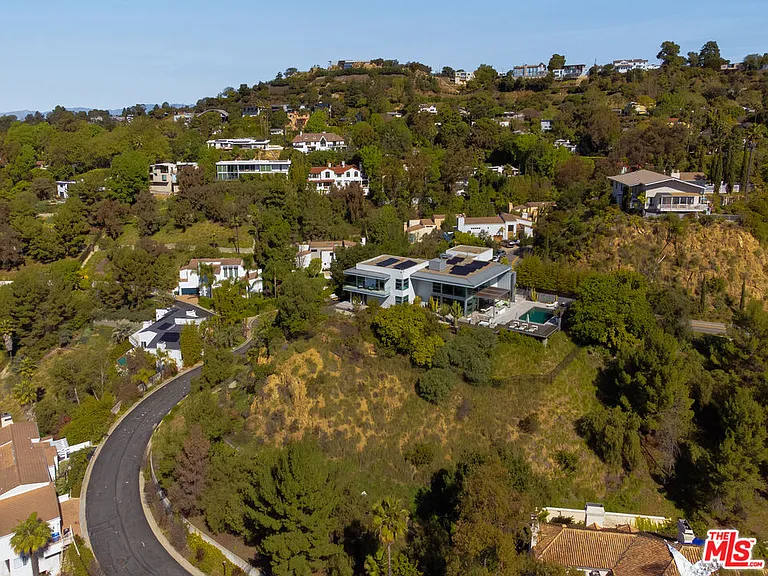 2651 Nichols Canyon Rd — Photo 44
