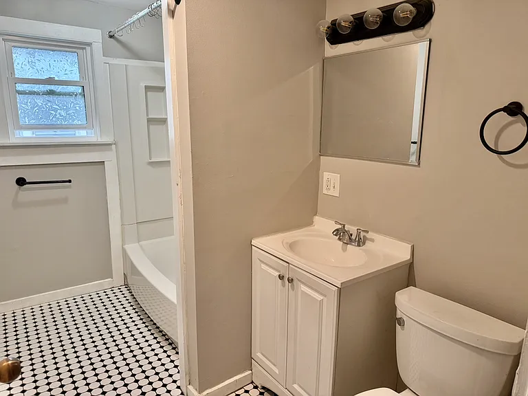 187 Washington St #B — Photo 13