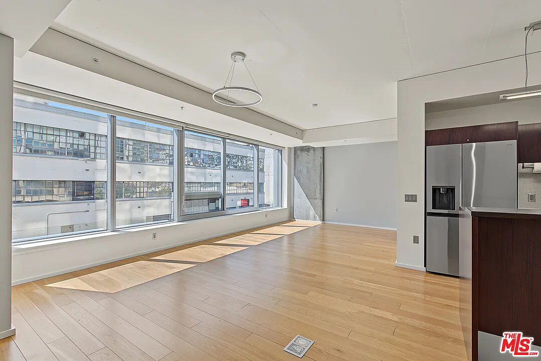 1 bed, 1.5 bath, 1090 sqft, $3,000 — Photo 2