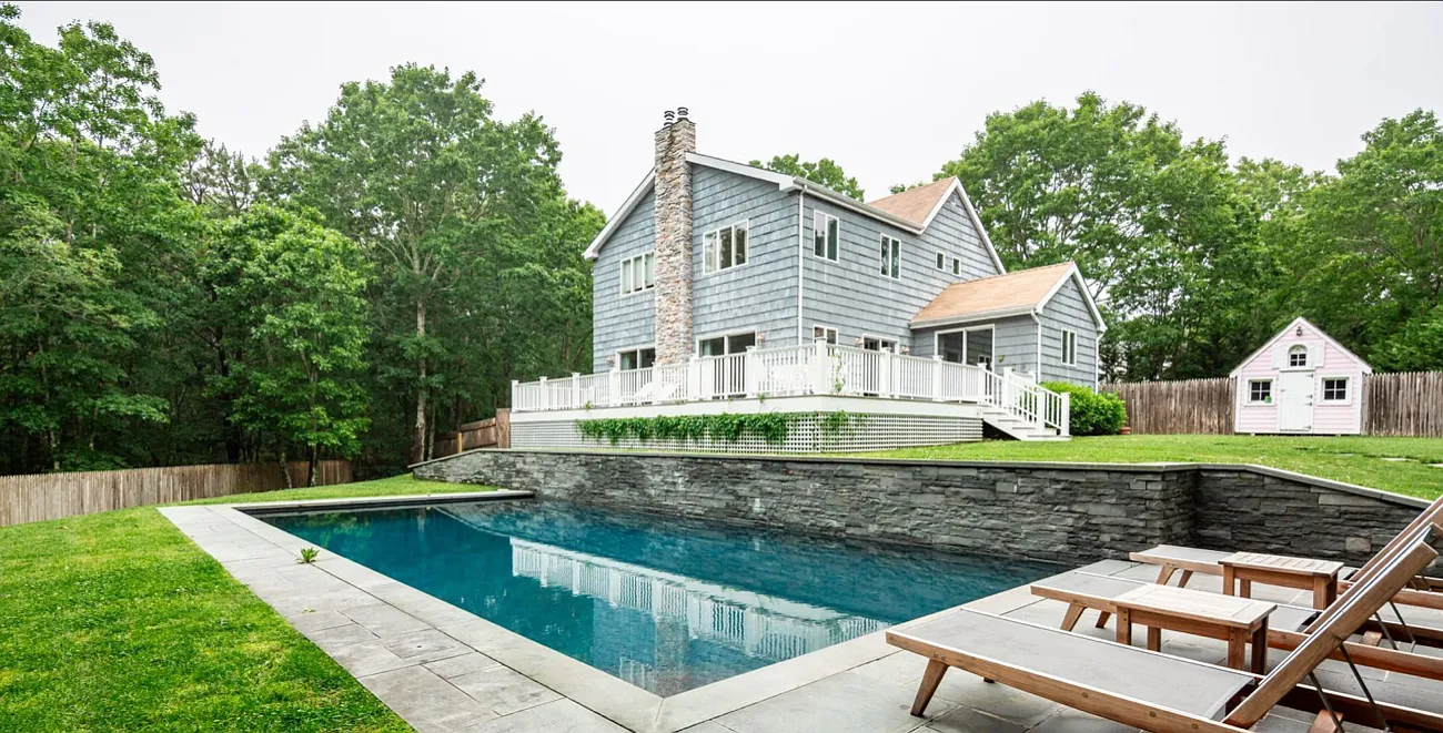 East Hampton Village Fringe — Photo 1