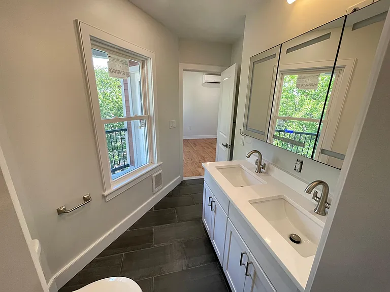 40 Thorndike St — Photo 18