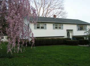 12 Ledgewood Ct, Norwich, CT 06360