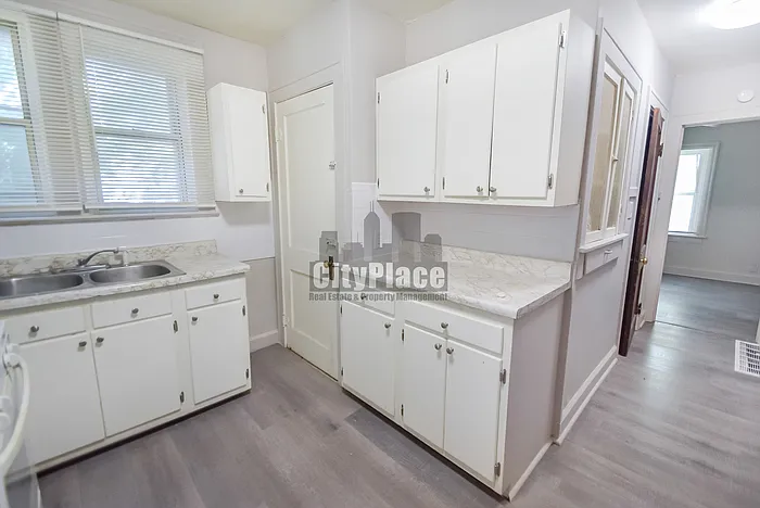 1465 W 34th St — Photo 10