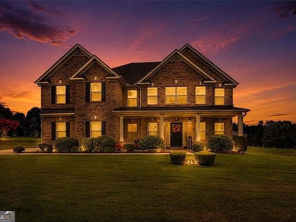 3rd image of 213 Manresa Ct