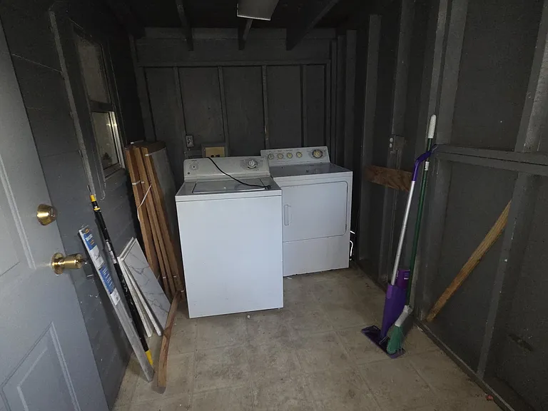 622 E Division St — Photo 9