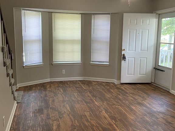4th image of 1105 Waggoner Ct W