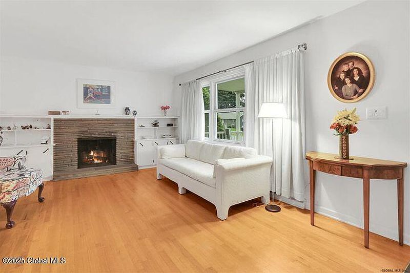 4th image of 7 Beechwood Drive