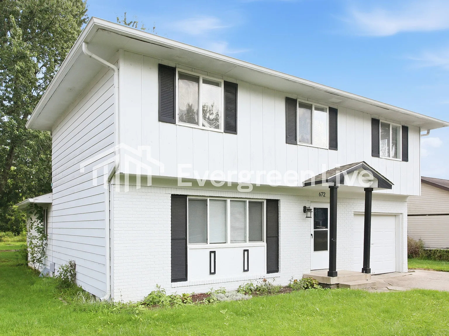 4 bed, 2.0 bath, 1886 sqft, $1,695 — Photo 2