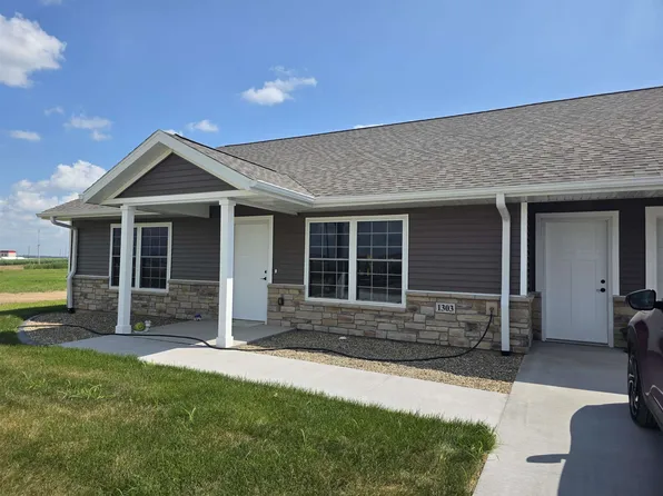 1301 Joes Cir, Manchester, IA 52057