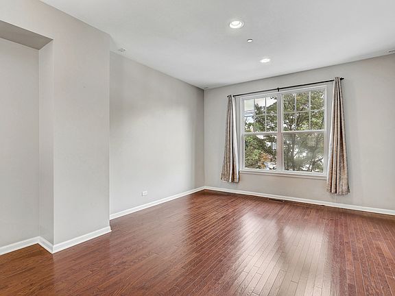 3rd image of 318 Laurel Ave