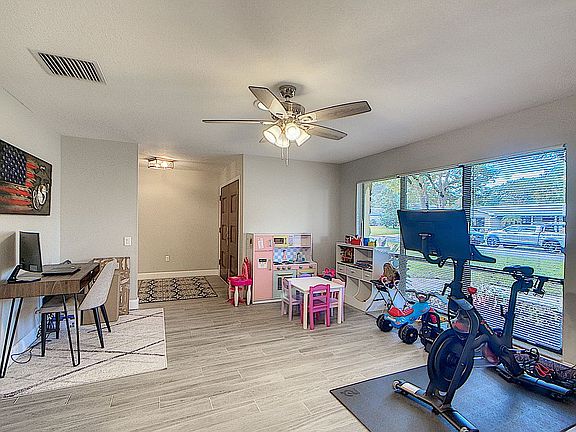 4th image of 211 Valencia Shores Dr