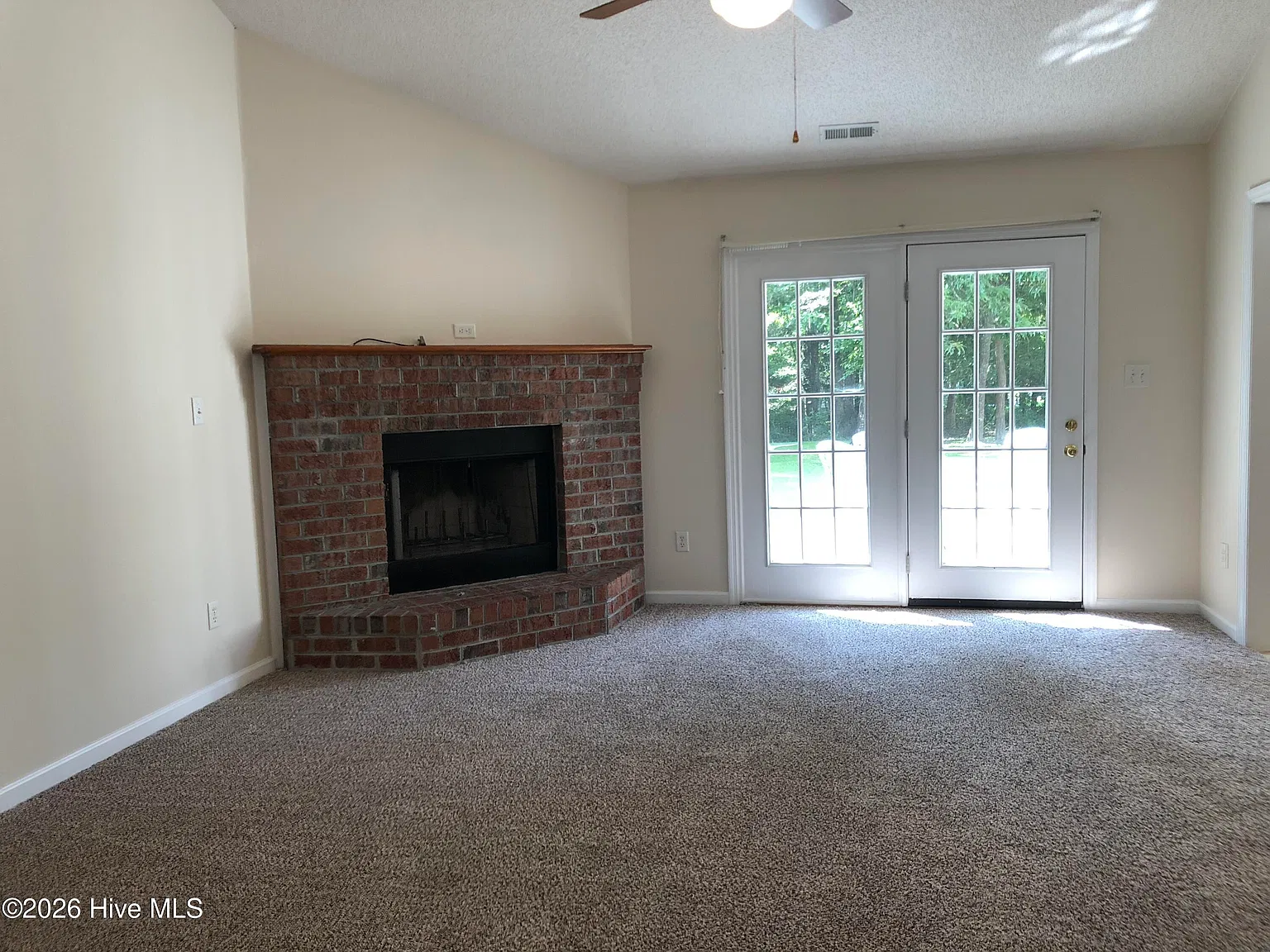 3 bed, 2.0 bath, $1,900 — Photo 4